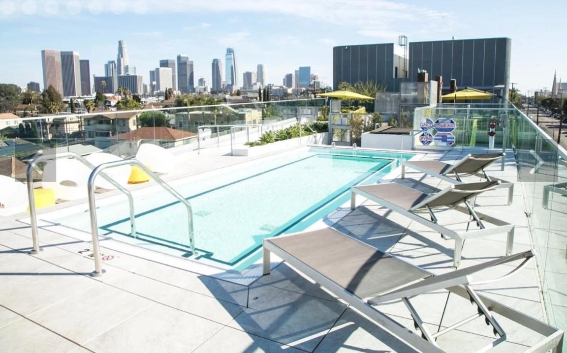 Downtown Los Angeles Skyline Balcony View Modern Penthouse Exterior photo
