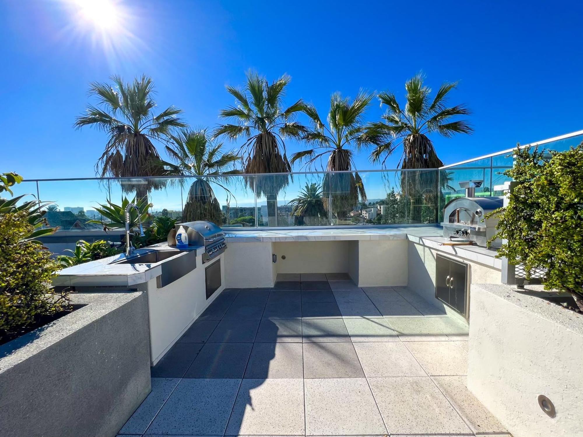 Downtown Los Angeles Skyline Balcony View Modern Penthouse Exterior photo