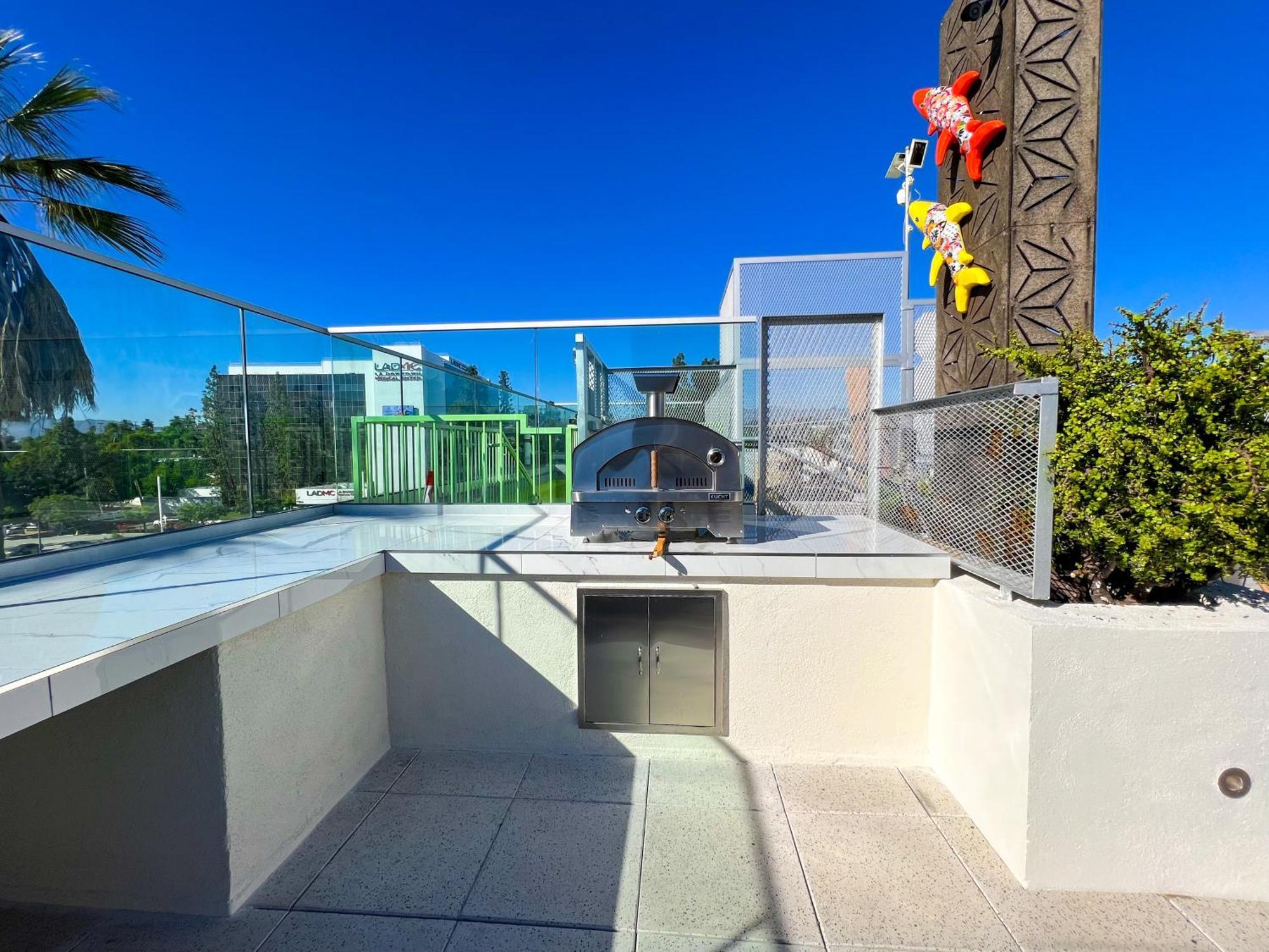 Downtown Los Angeles Skyline Balcony View Modern Penthouse Exterior photo